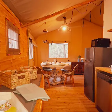 E Glamping Serraiola Alta Landhaus